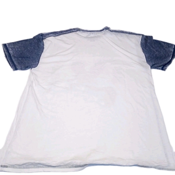 Hard Rock Cafe White and Blue Graphic Tee - Picture 3 of 6